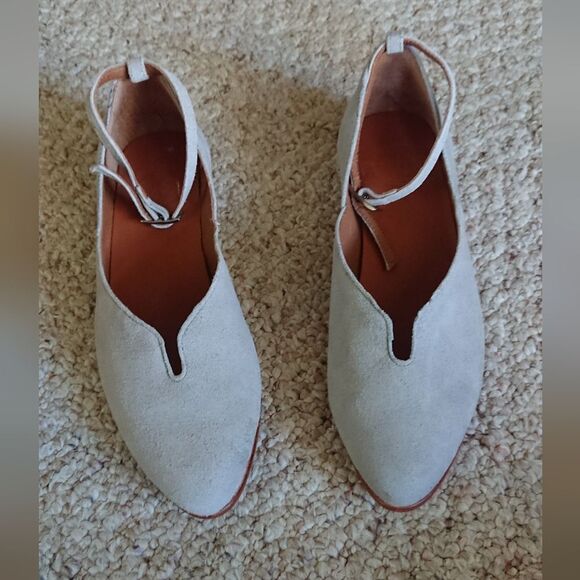 Charleston Shoe Co Suede Ballet ankle closure Flat in gray Size 8 - Picture 3 of 12